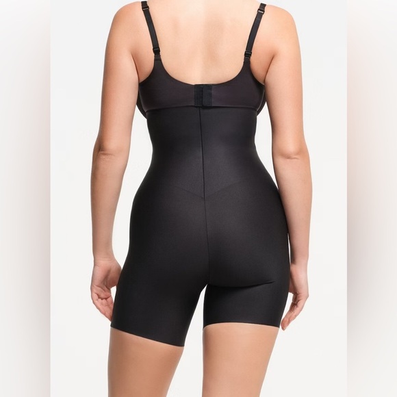 SKIMS BODY CORE SCULPT HIGH-WAISTED SHORT size Large - Picture 2 of 10